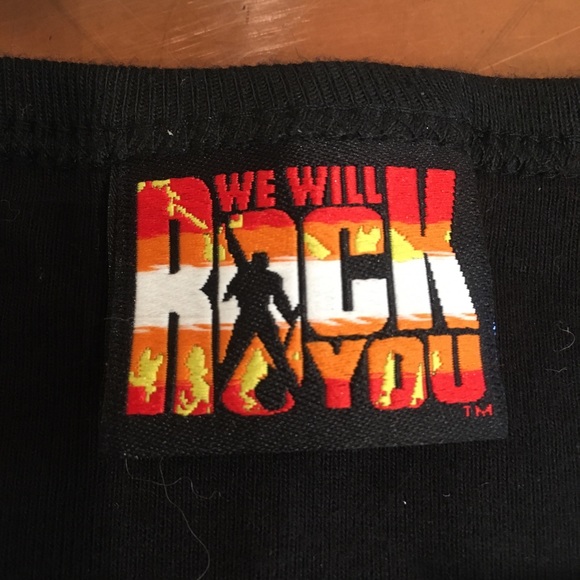 🌲NEVER WORN RARE ALMOST VINTAGE QUEEN T-SHIRT🌲 - Picture 7 of 8